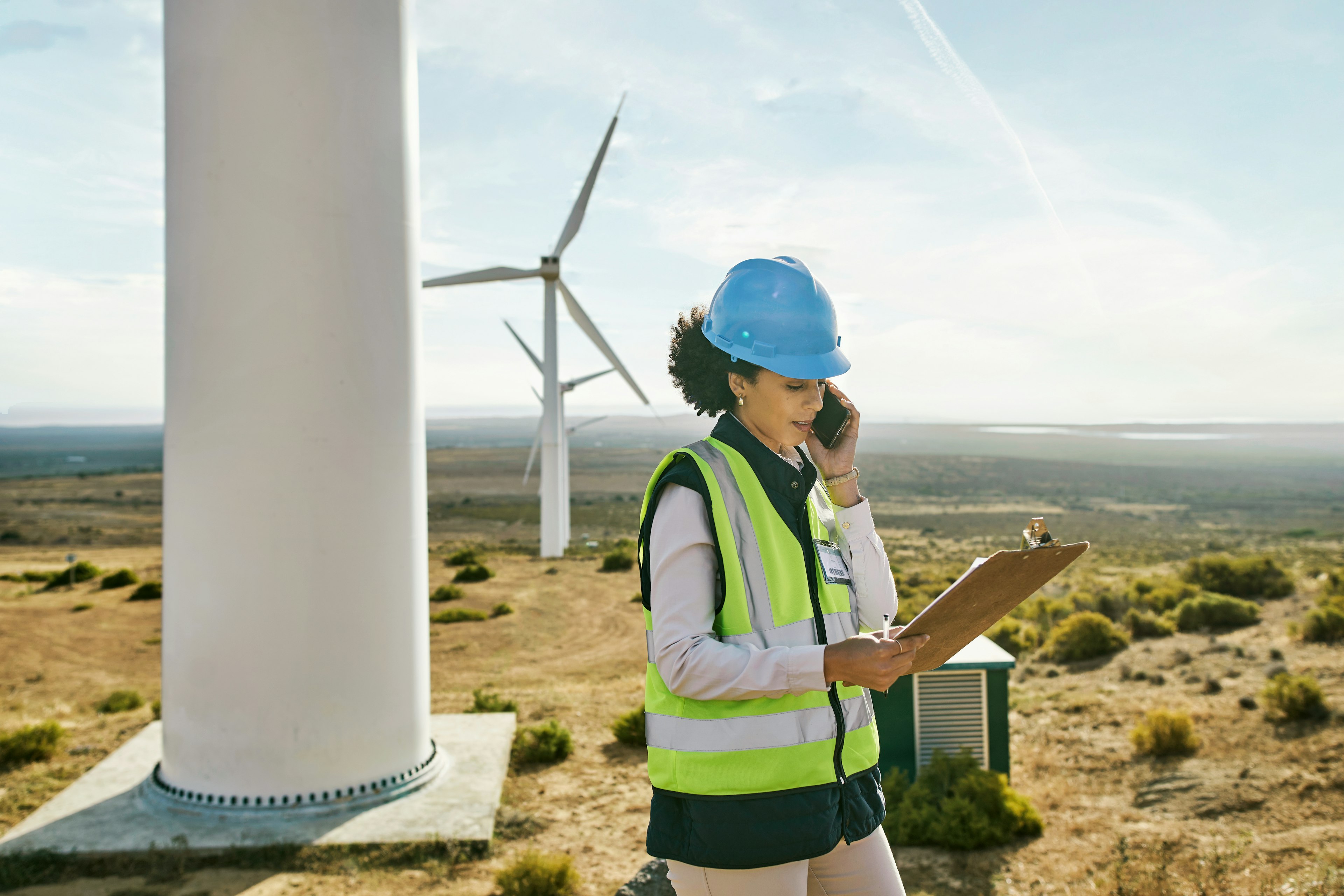 Kvinnlig Ingenjör Vid Vindkraftverk